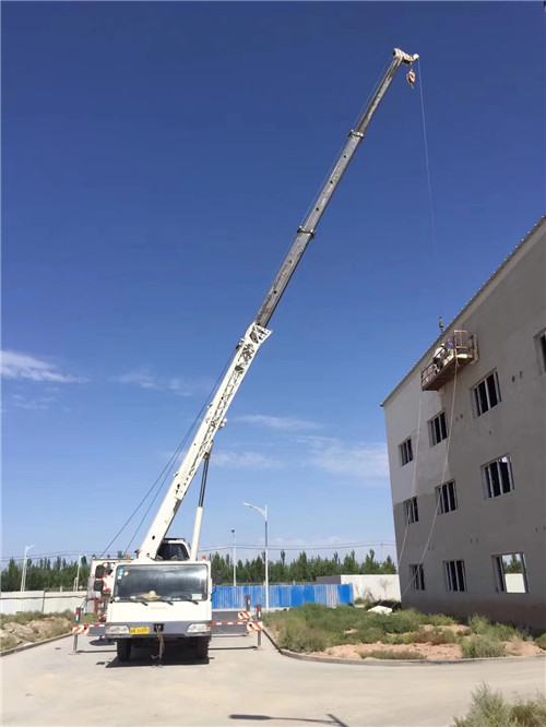 蕲春县“轻装强干”—— 吊车的 “轻量化臂架” 技术