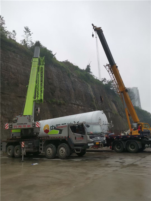 蕲春县“不怕风雨冻”—— 吊车的 “恶劣环境适应” 技术